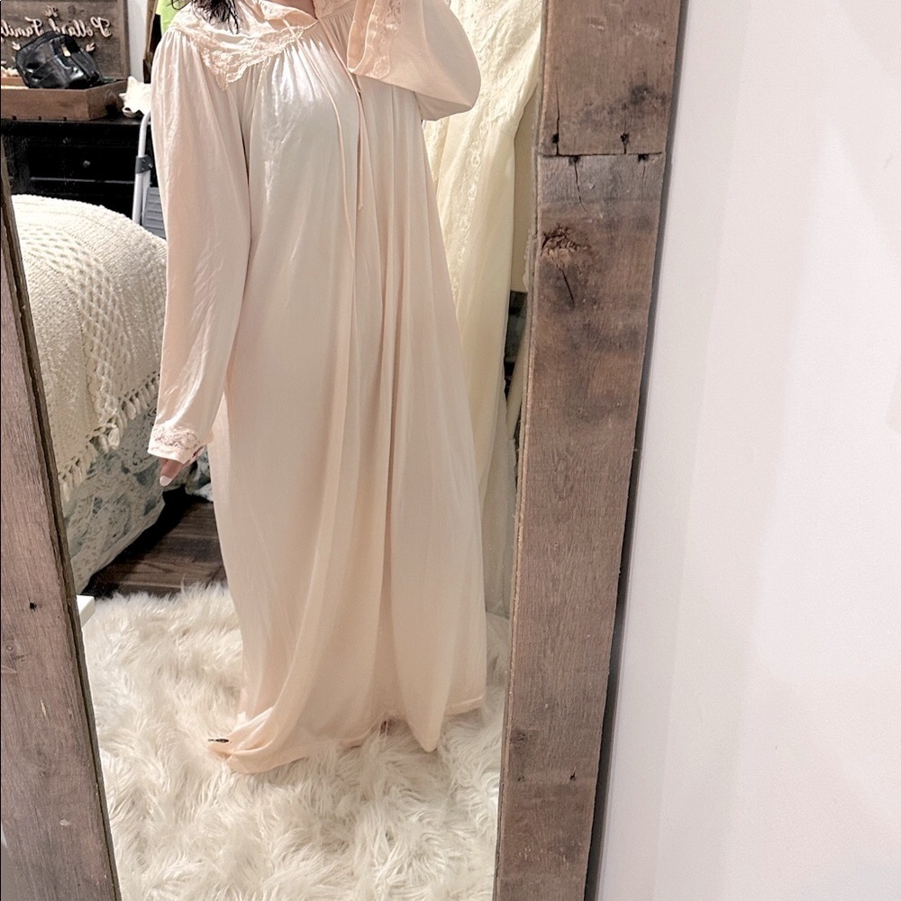 Vintage Elegant Nightgown size large